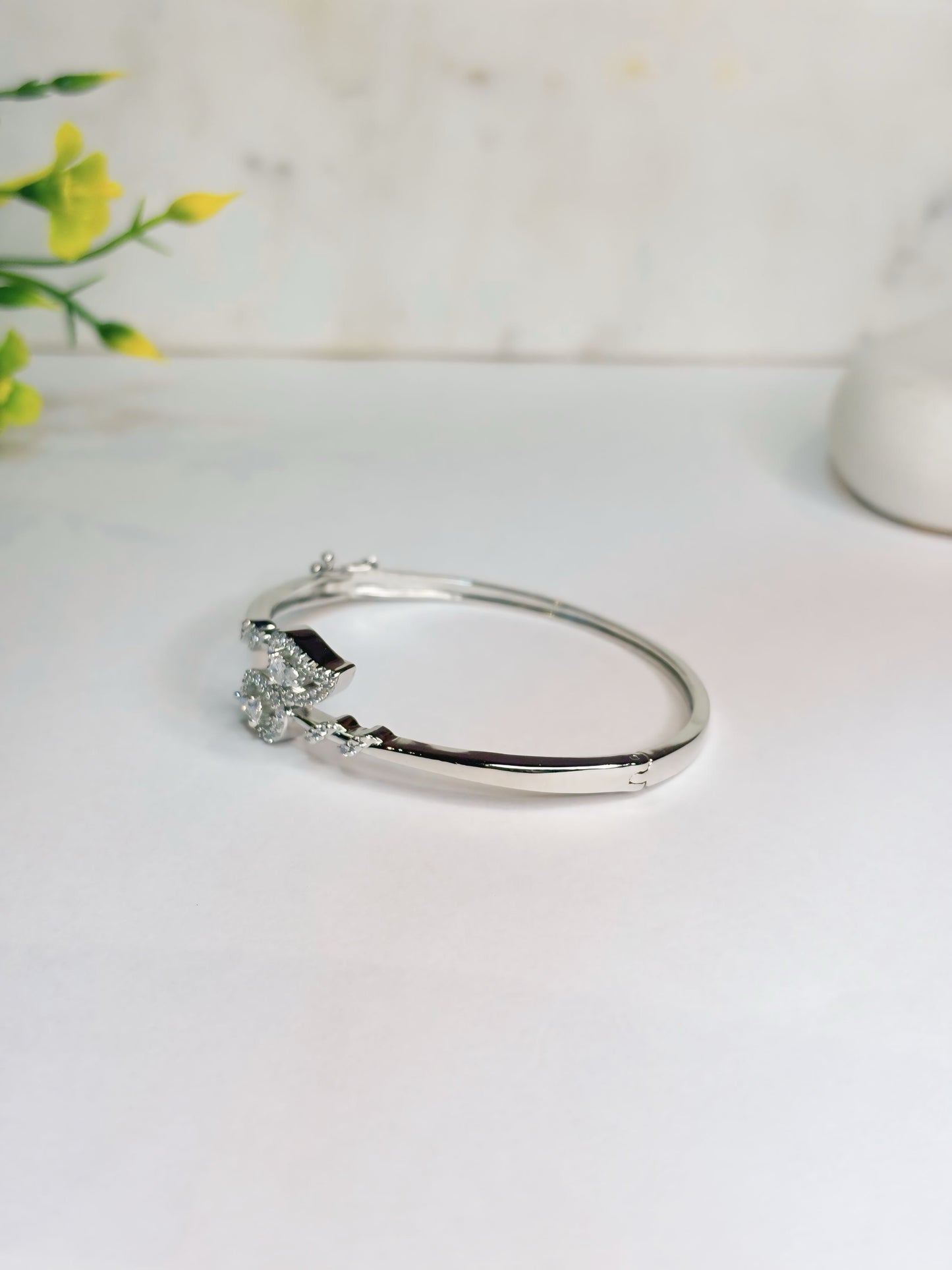 Silver Leaf centerpiece Bracelet