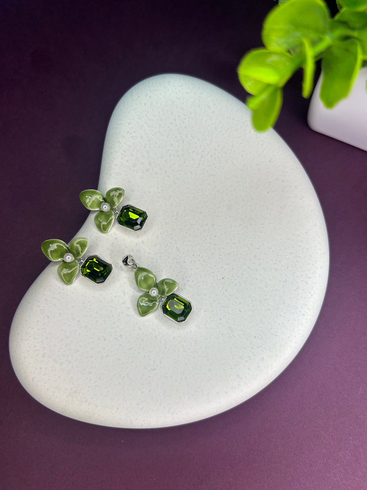 Three-petal floral Set