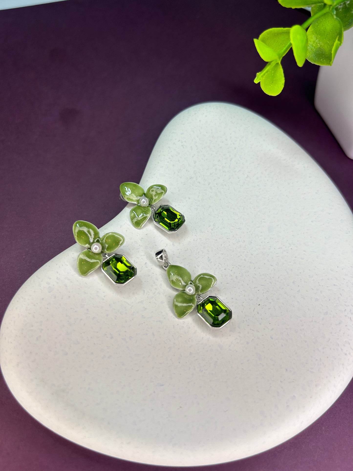 Three-petal floral Set