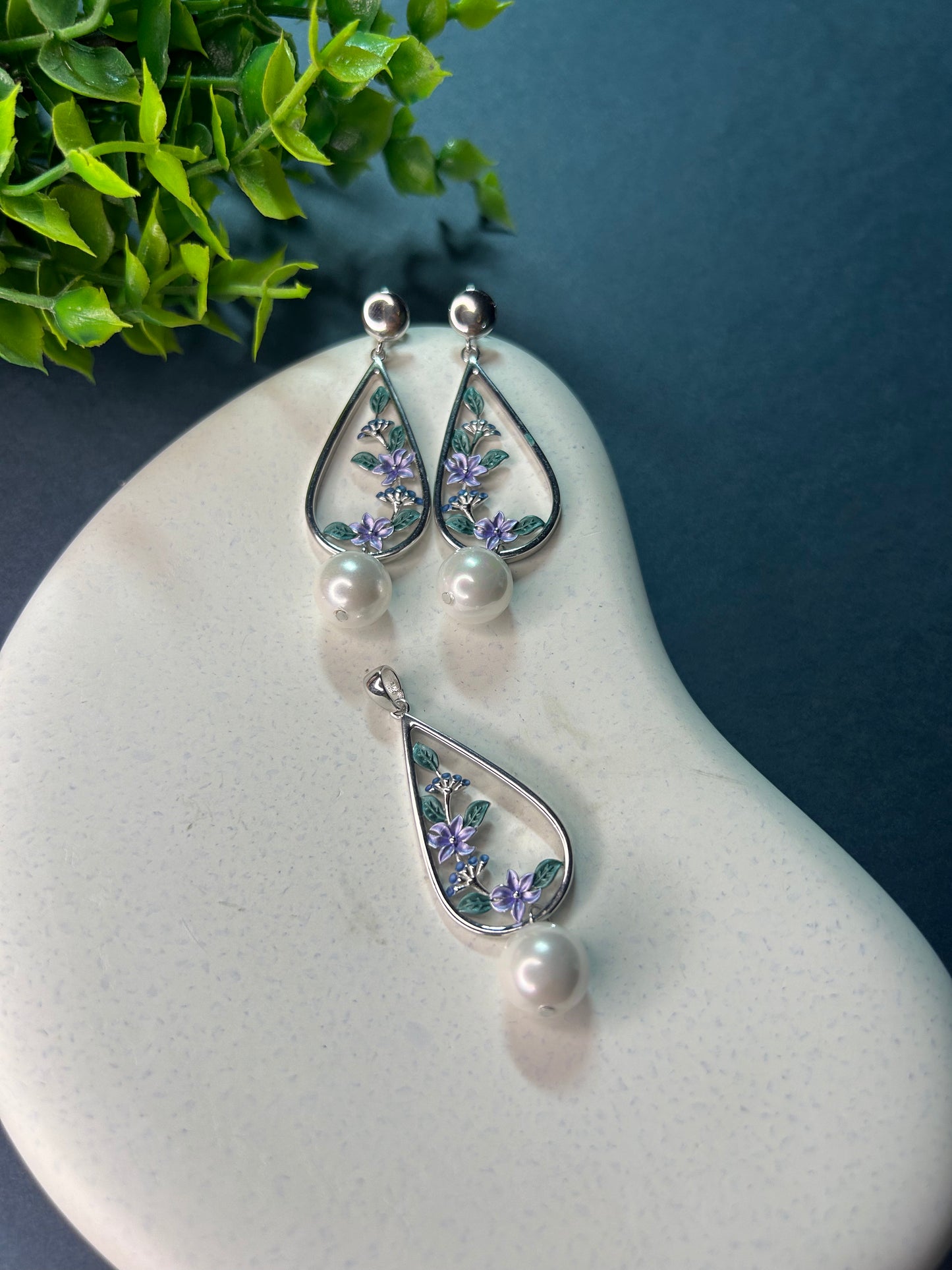 Blooming Teardrop