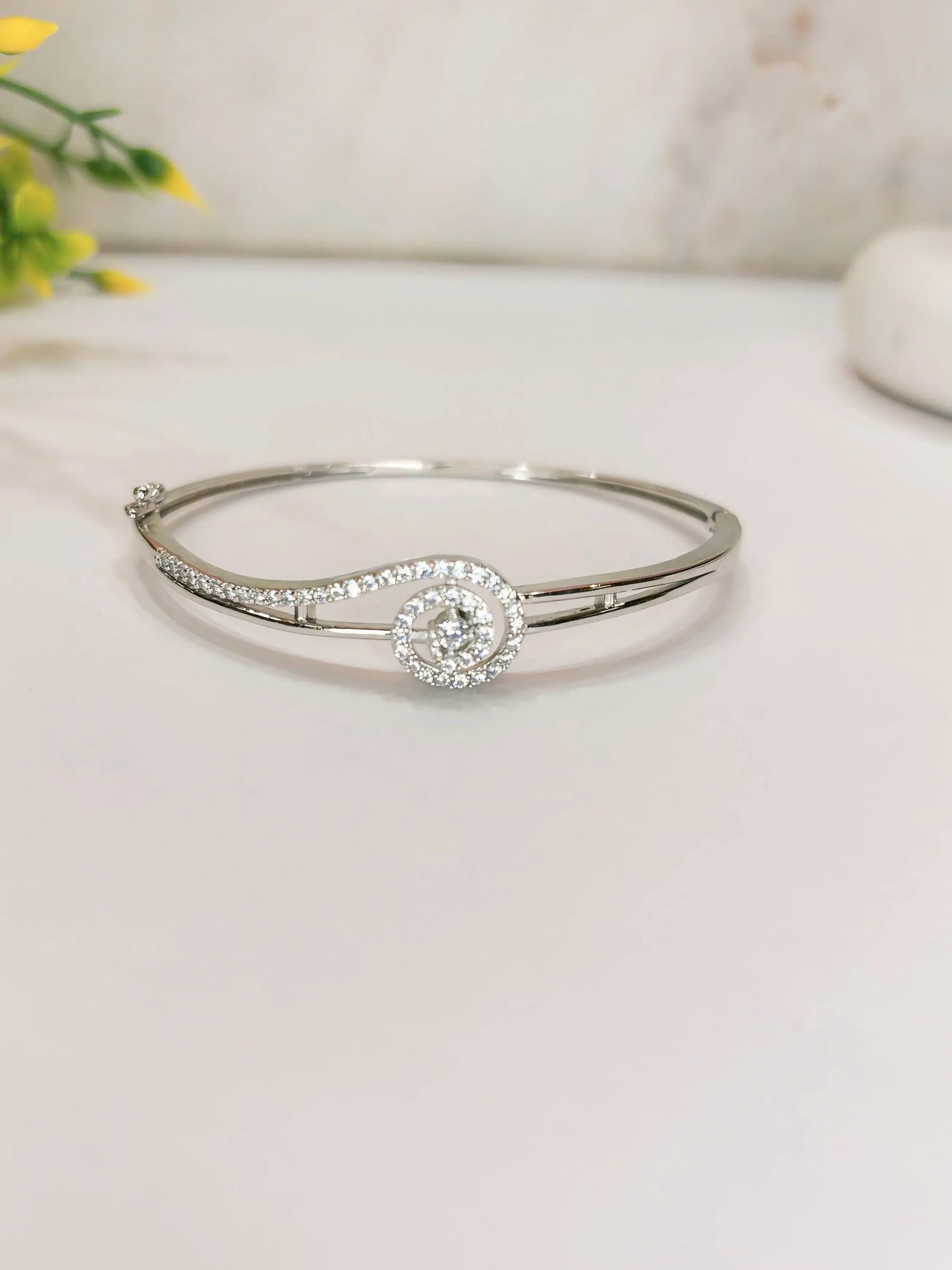 Sitara Halo Bracelet Shavi