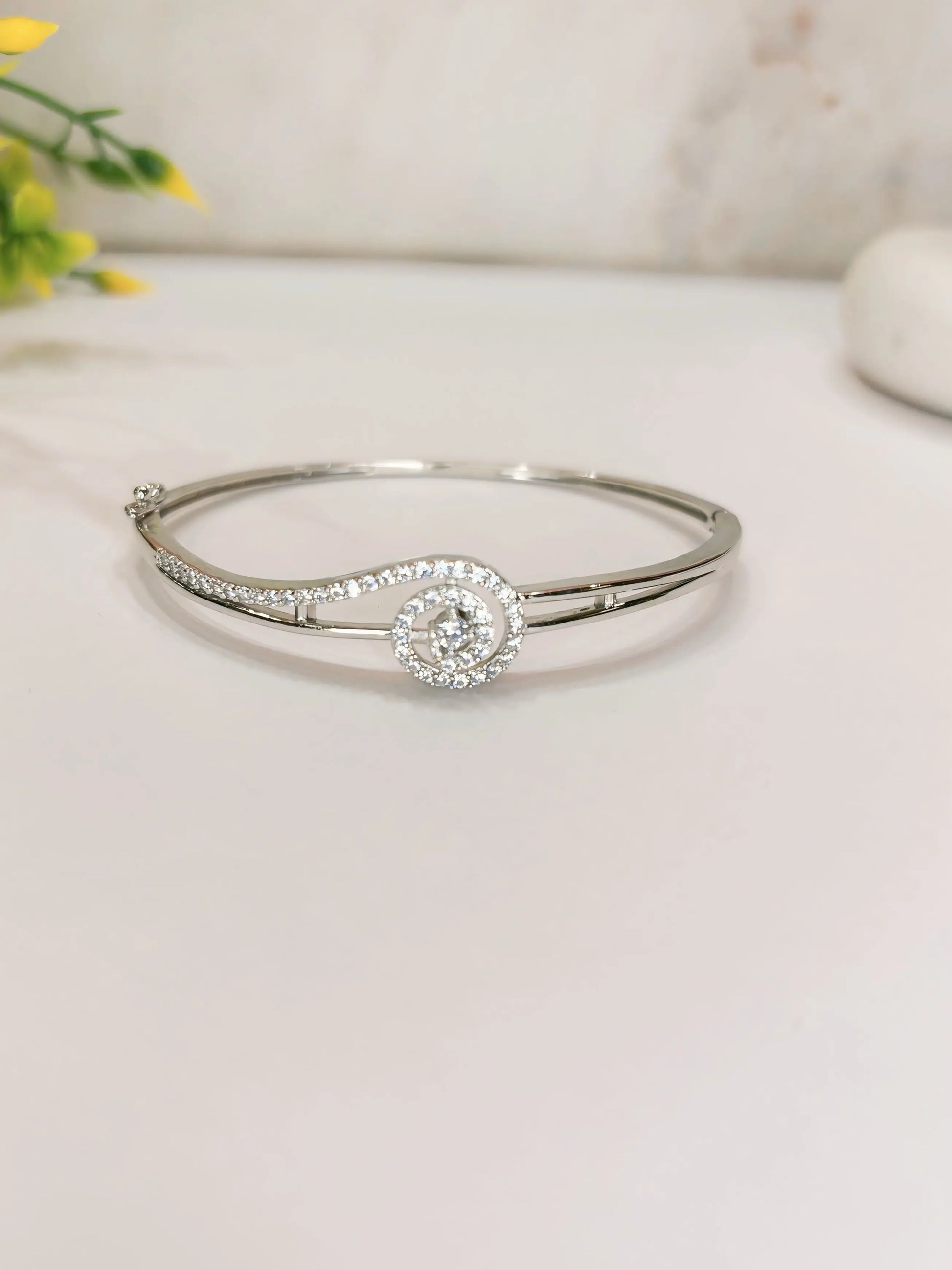 Sitara Halo Bracelet Shavi