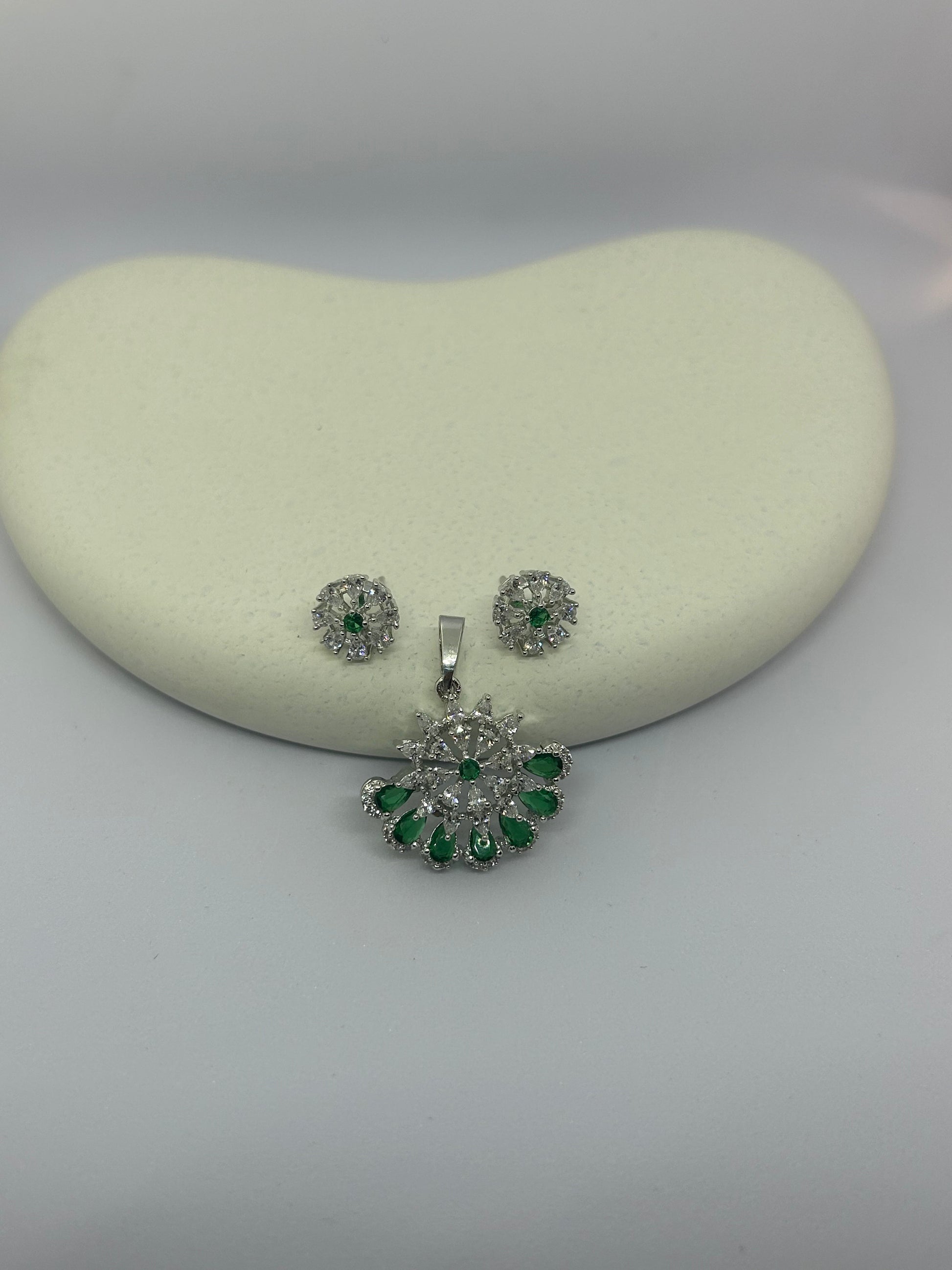 Divina Fleur Set Shavi Development