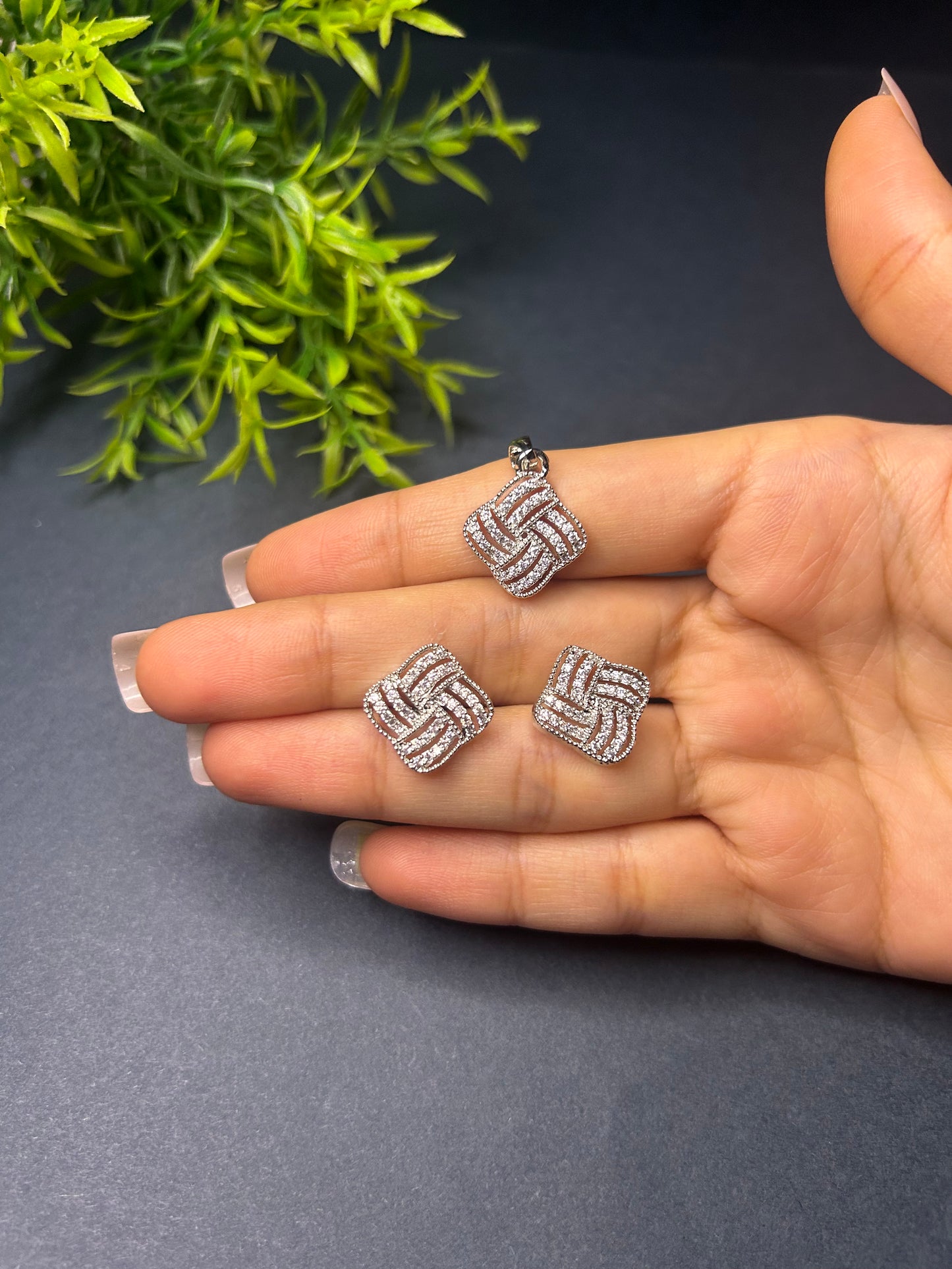 Diamond Woven Set