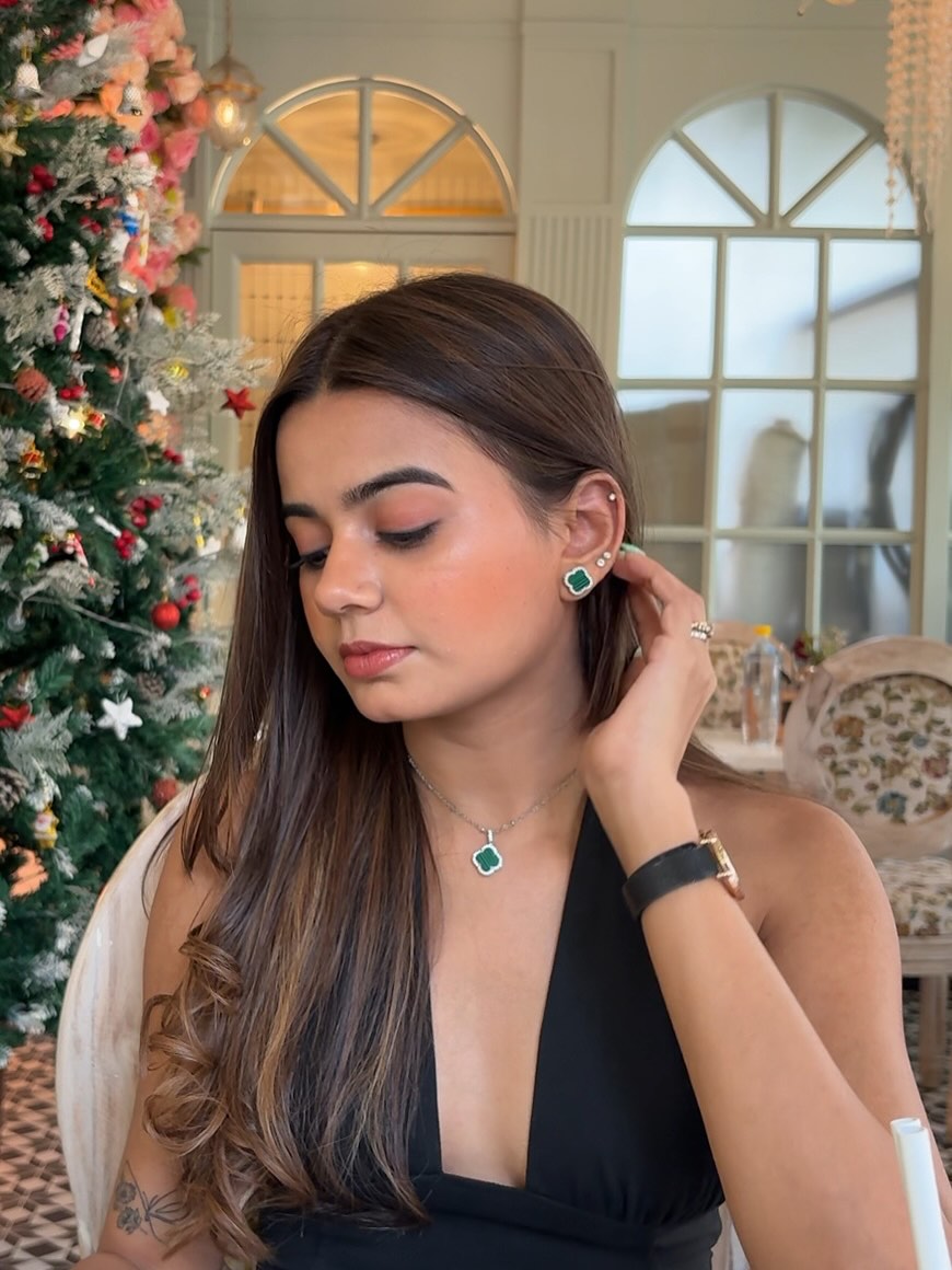 clover pendant set shavi female women